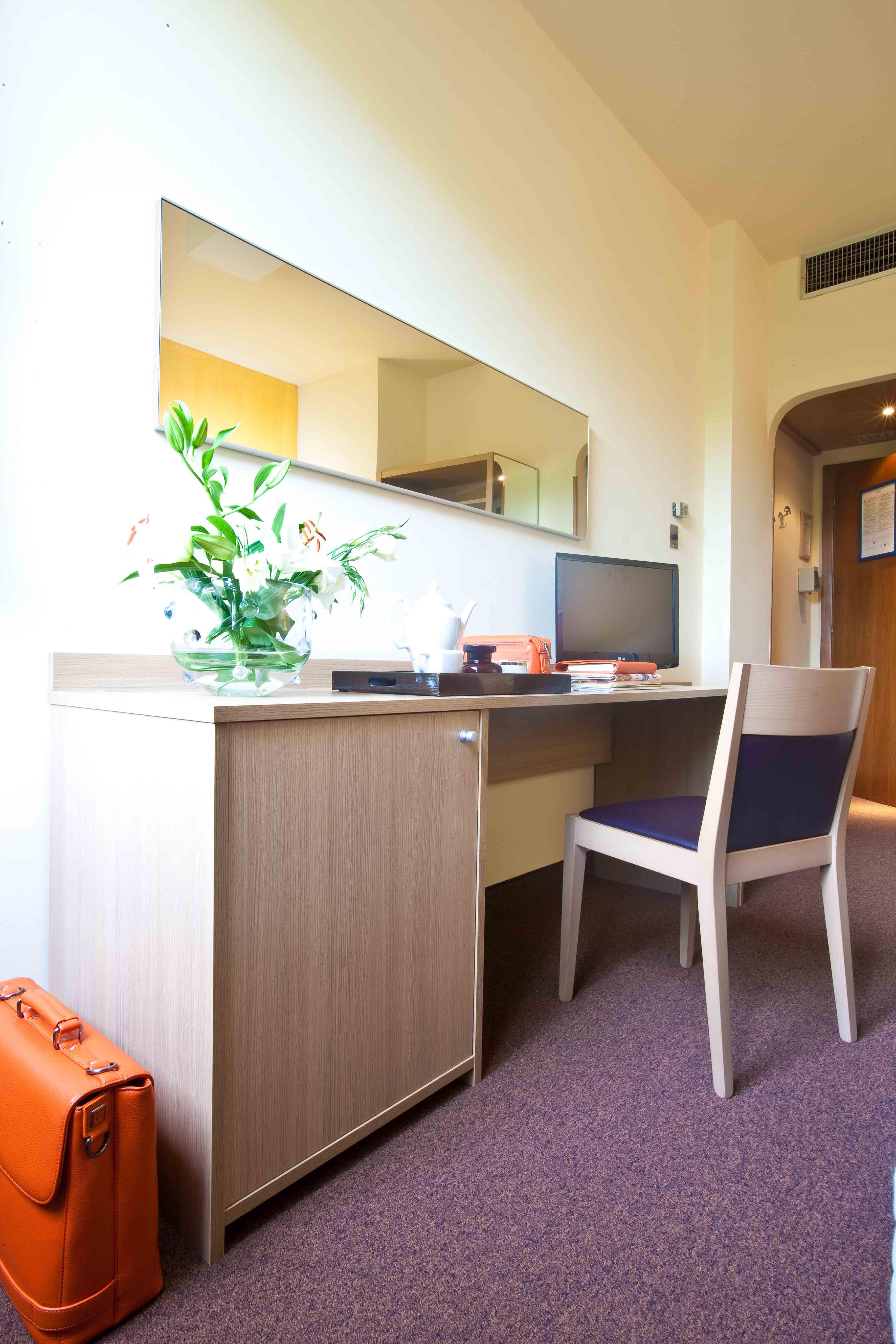 Hotel First Calenzano Bilik gambar