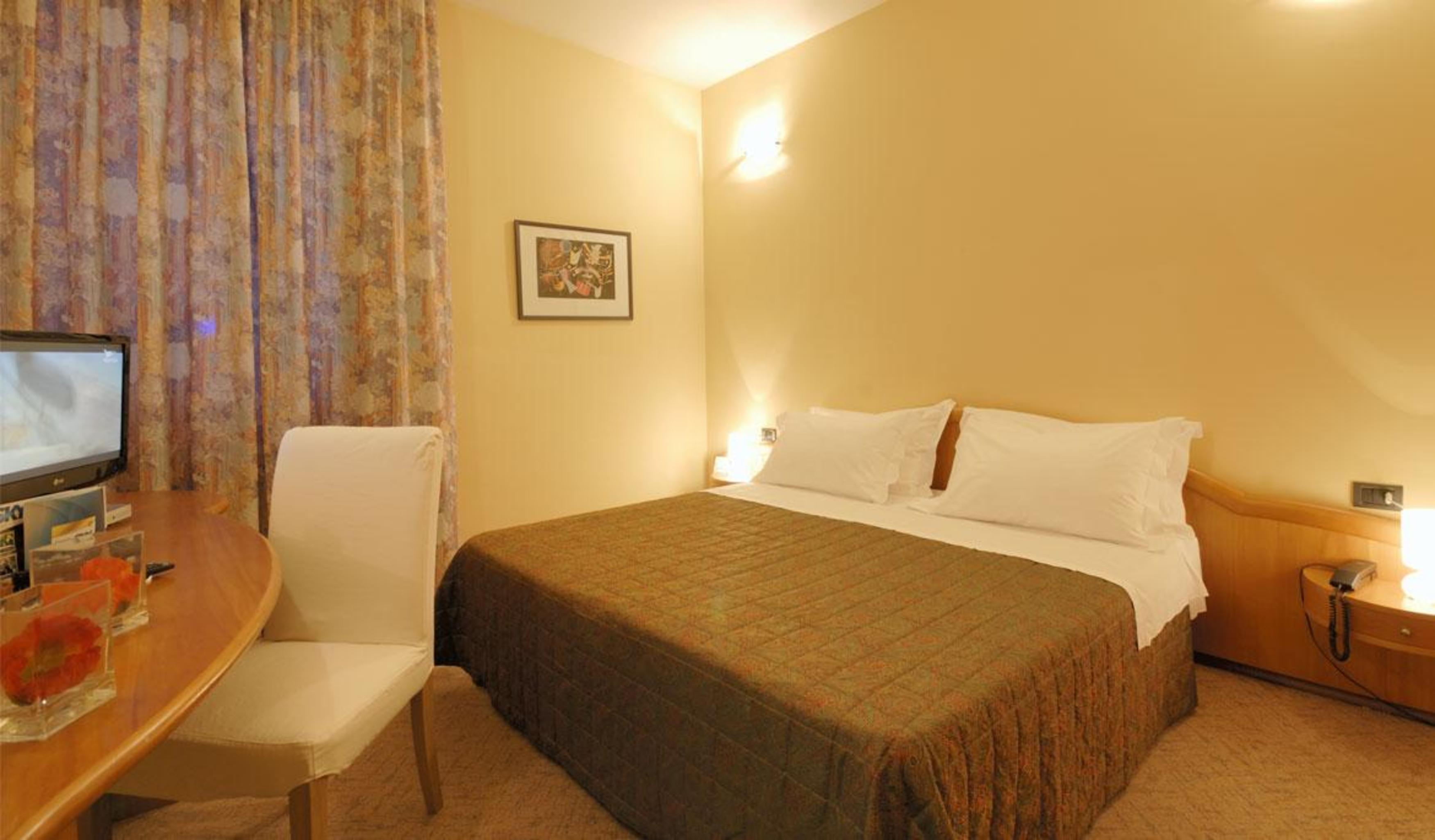 Hotel First Calenzano Luaran gambar